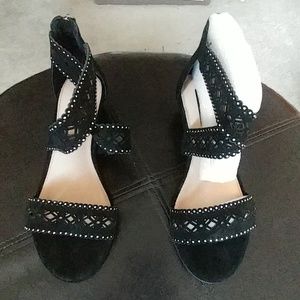 Scalloped Studded Crisscross Mini Wedges (Wide)